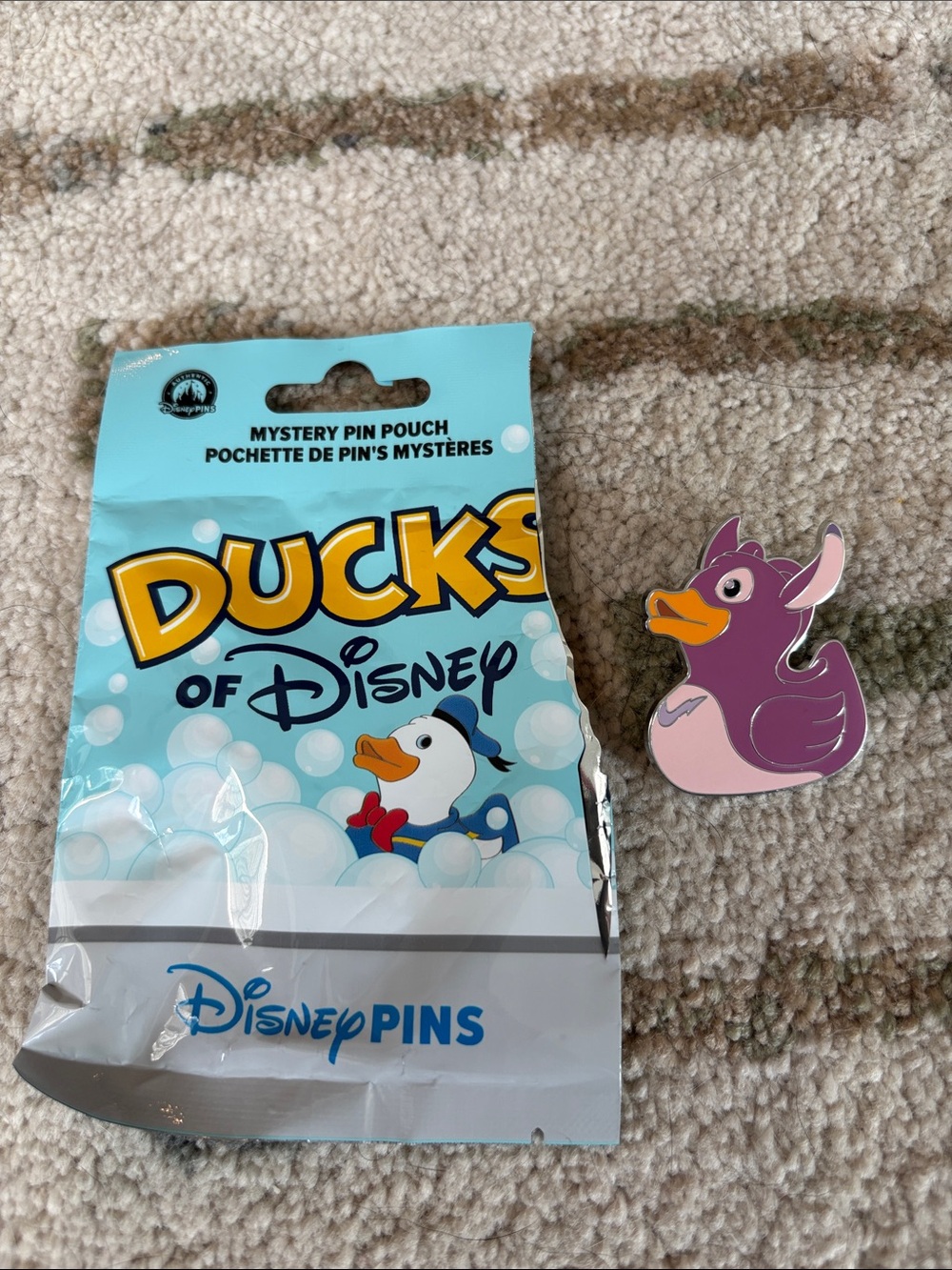 Ducks of Disney trading pin - Angel (Brand New) - parks trading pin! 🦆